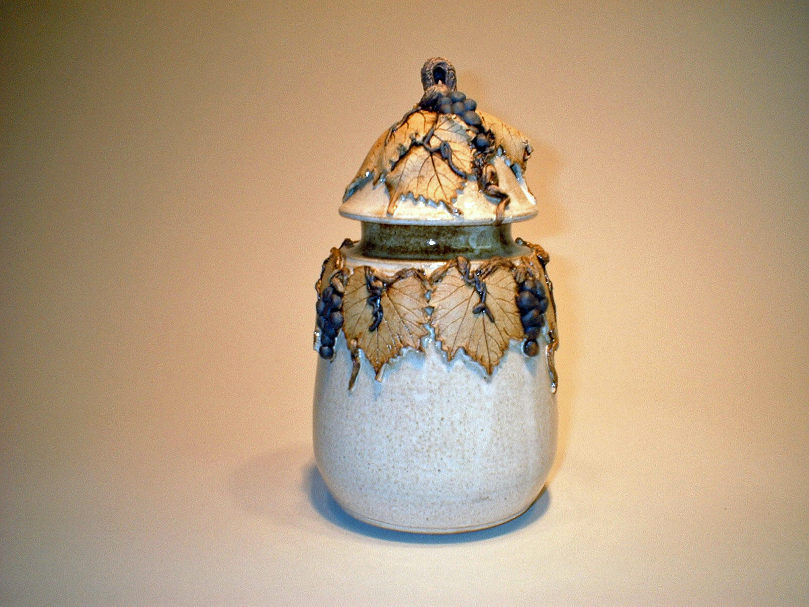 ::wide processed:jar grape cream med001.jpg